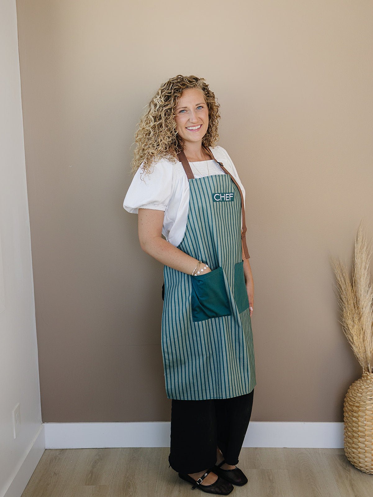 Holiday Apron - Olive + Scout